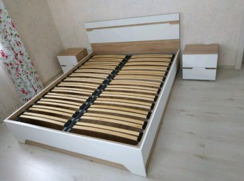 Спальня Анталия (кровать без ортопед-основания, тумбы, Дуб сонома, Белый Софт, горизонт) в Зелёном Бору - zelyonyj-bor.mebel54.com | фото